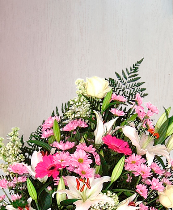 Ramo Funerario en tonos rosados al tanatorio de Alcobendas